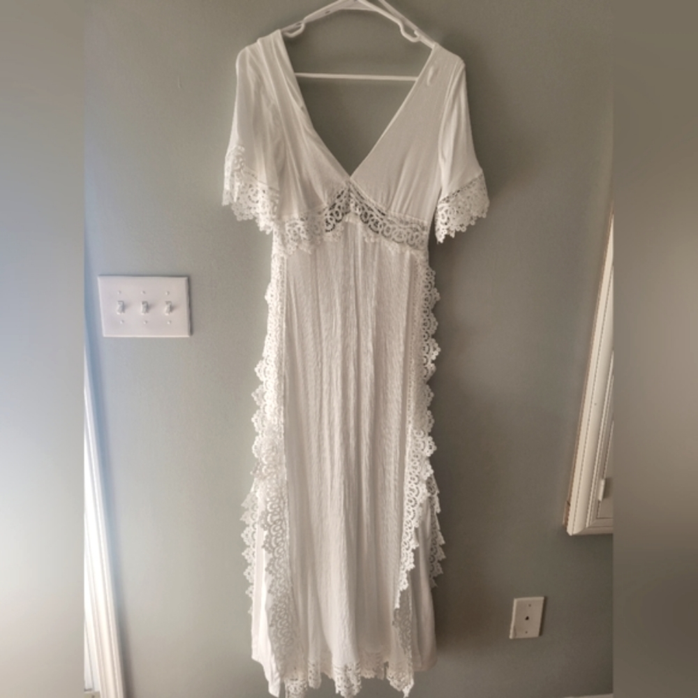 Lulus white flowy maxi dress